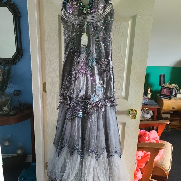 Formal dress size 12 (more like a 10) Boutique Item - Picture 1 of 9